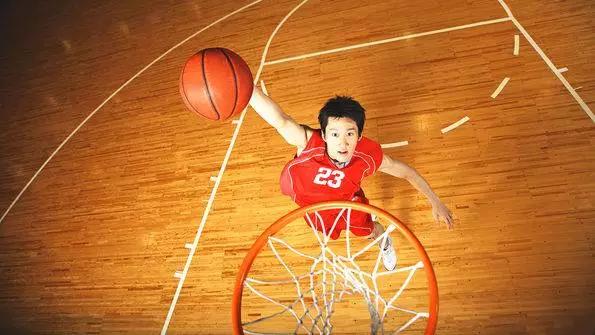 不要再吐槽中国高考不公平,看看美国的隐情!